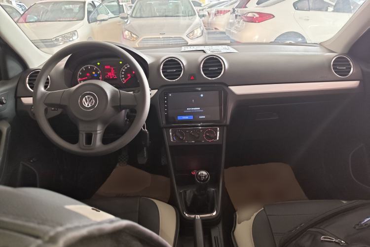 Used Volkswagen Jetta 2015 Zhihui Edition 1.4L Manual Comfort Model Center Console