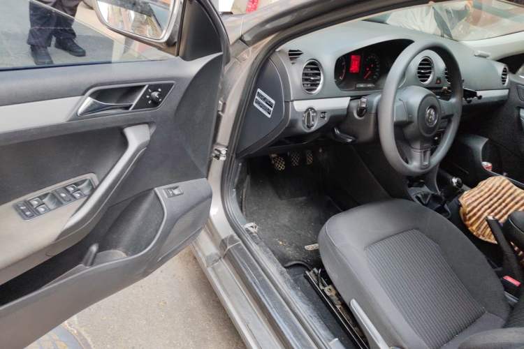 Used Volkswagen Jetta 2015 1.6L Manual Comfort Model Driver Seat