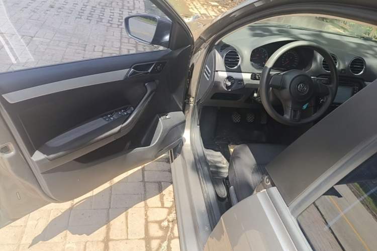 Used Volkswagen Jetta 2015 1.6L Manual Comfort Model Driver Seat