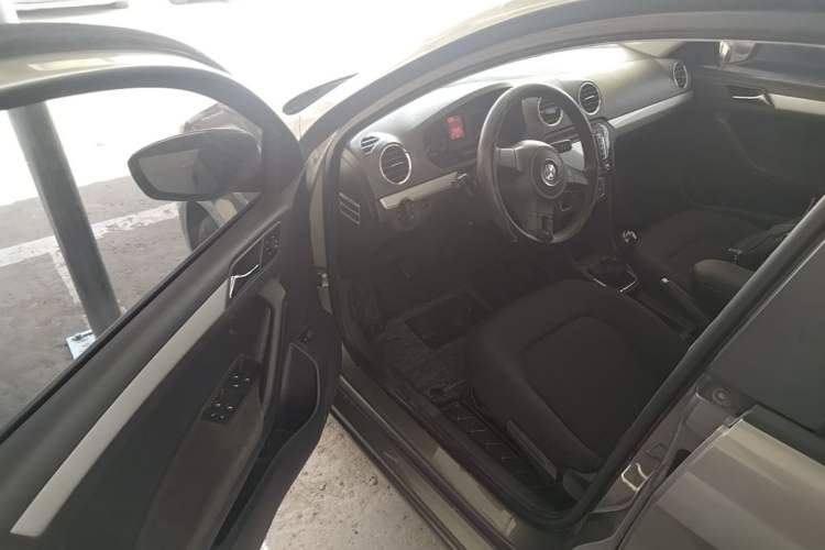Used Volkswagen Jetta 2015 1.6L Manual Comfort Model Driver Seat