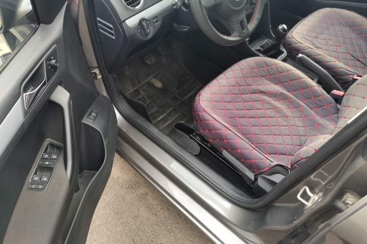 Used Volkswagen Jetta 2015 1.6L Manual Comfort Model Driver Seat