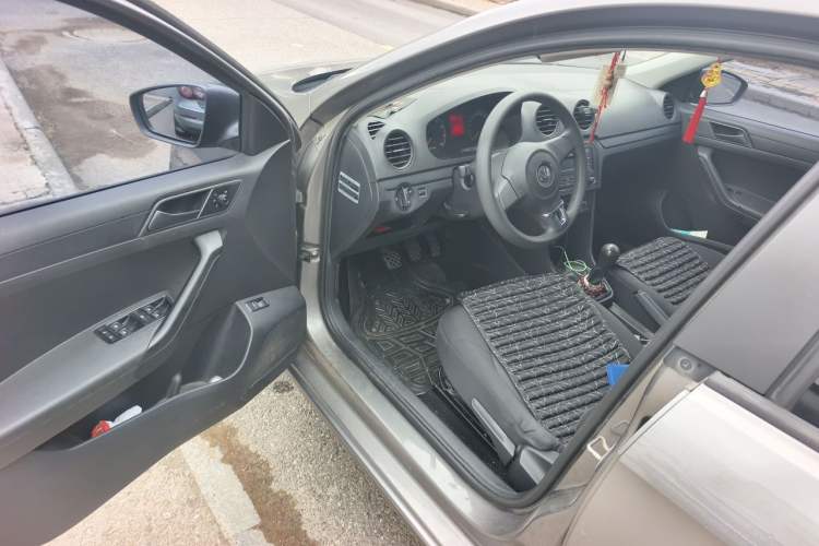 Used Volkswagen Jetta 2015 Zhuihui Edition 1.4L Manual Fashion Model Driver Seat