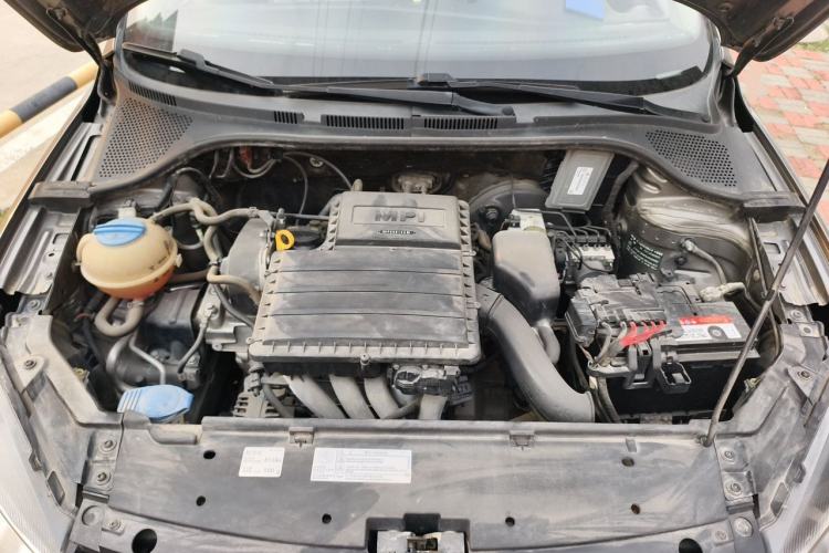 Used Volkswagen Jetta 2015 Zhuihui Edition 1.6L Manual Comfort Model Engine Bay