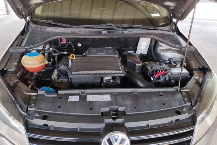 Used Volkswagen Jetta 2015 Zhuihui Edition 1.4L Manual Fashion Model Engine Bay