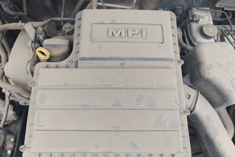 Used Volkswagen Jetta 2015 Zhuihui Edition 1.6L Manual Comfort Model Engine Bay