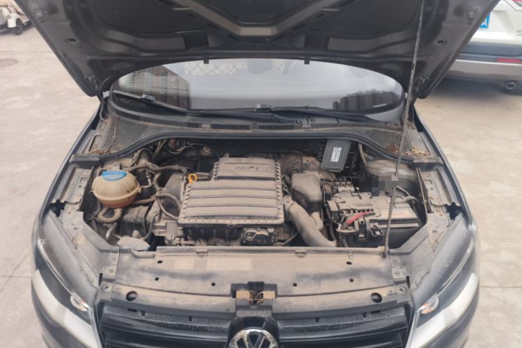 Used Volkswagen Jetta 2015 Zhuihui Edition 1.4L Manual Fashion Model Engine Bay