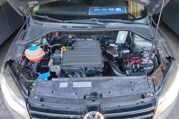 Used Volkswagen Jetta 2015 Zhuihui Edition 1.4L Manual Fashion Model Engine Bay