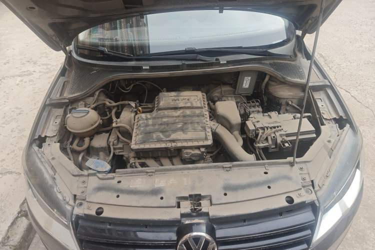 Used Volkswagen Jetta 2015 Value Edition 1.6L Manual Fashionable Style Engine Bay