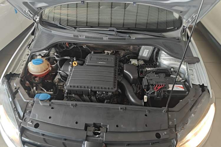 Used Volkswagen Jetta 2015 1.6L Automatic Fashion Model Engine Bay