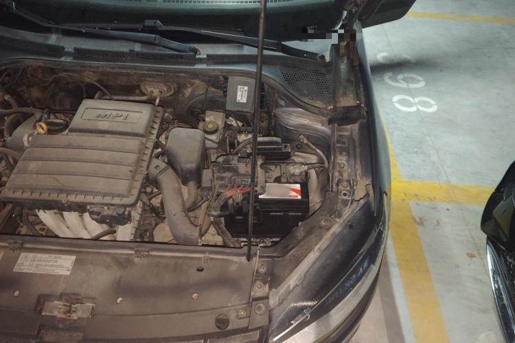 Used Volkswagen Jetta 2015 Value Edition 1.6L Automatic Fashion Version Engine Bay Left