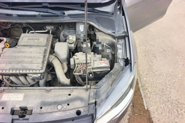 Used Volkswagen Jetta 2015 Zhuihui Edition 1.4L Manual Fashion Model Engine Bay Left