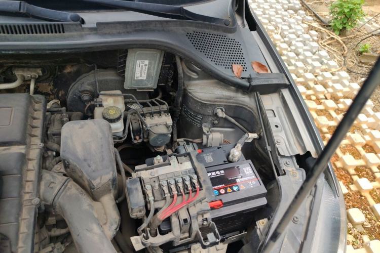 Used Volkswagen Jetta 2015 Zhuihui Edition 1.6L Manual Comfort Model Engine Bay Left