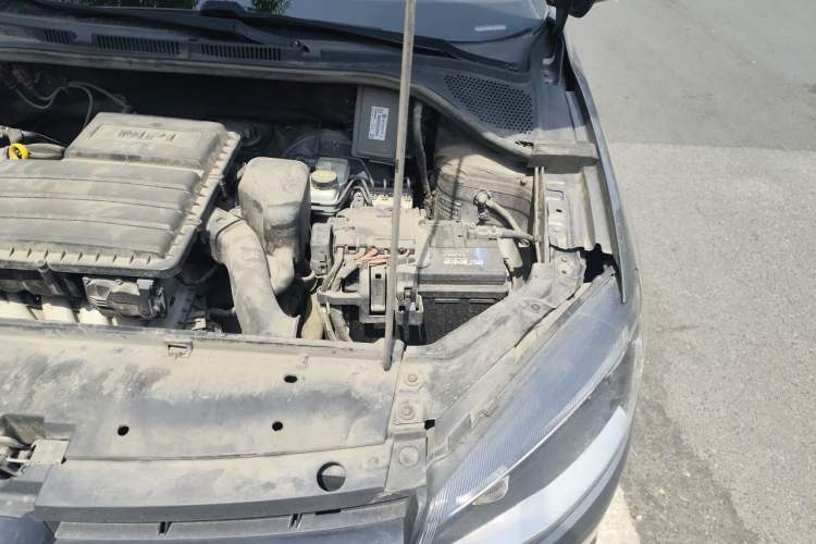 Used Volkswagen Jetta 2015 Zhuihui Edition 1.4L Manual Fashion Model Engine Bay Left