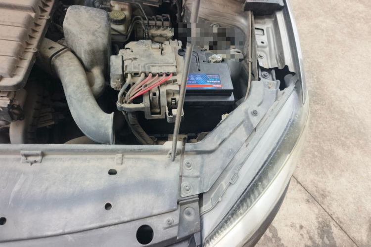 Used Volkswagen Jetta 2015 Zhuihui Edition 1.6L Manual Comfort Model Engine Bay Left