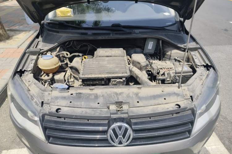 Used Volkswagen Jetta 2015 Zhuihui Edition 1.4L Manual Fashion Model Engine Bay