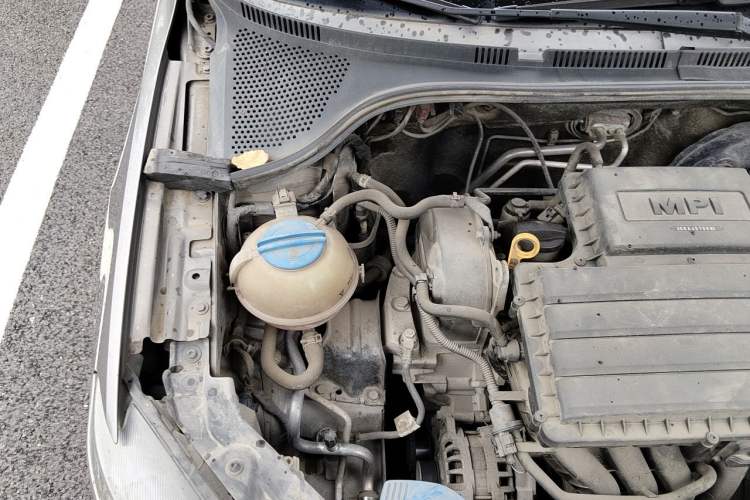 Used Volkswagen Jetta 2015 1.4L Manual Fashion Model Engine Bay Right