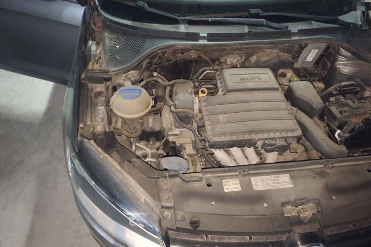 Used Volkswagen Jetta 2015 Value Edition 1.6L Automatic Fashion Version Engine Bay Right