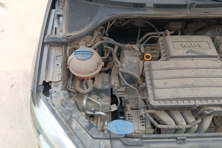 Used Volkswagen Jetta 2015 1.6L Automatic Luxury Model Engine Bay Right