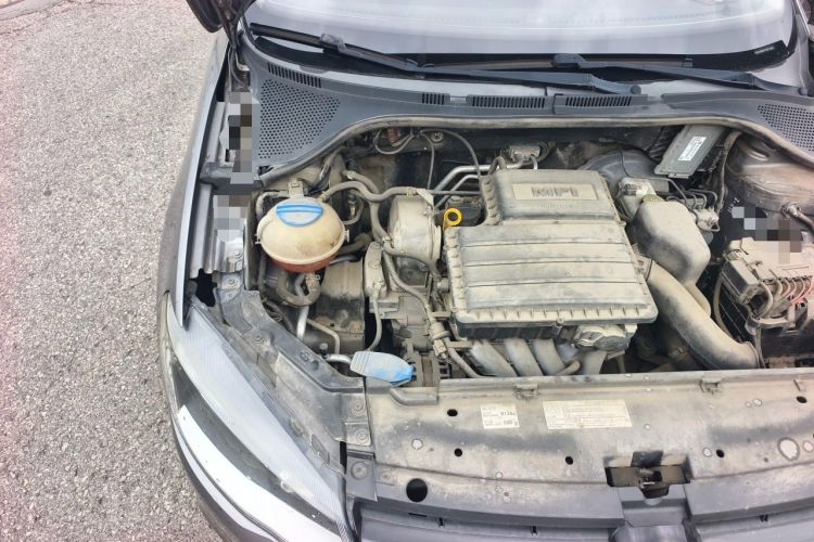 Used Volkswagen Jetta 2015 Zhuihui Edition 1.4L Manual Fashion Model Engine Bay Right