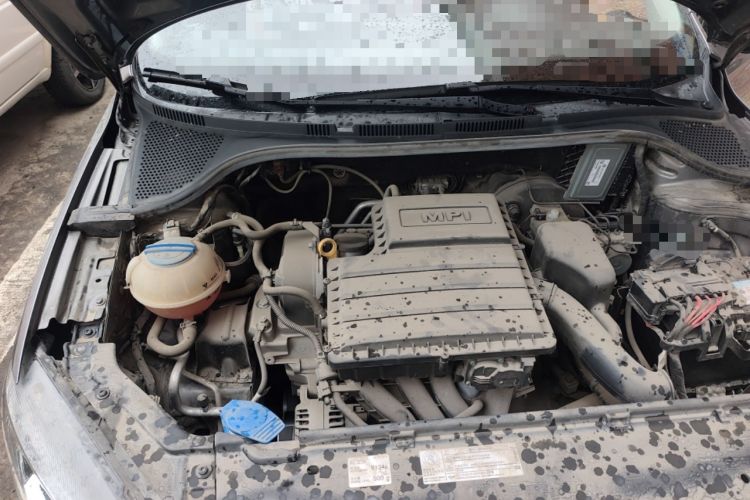 Used Volkswagen Jetta 2015 Zhuihui Edition 1.6L Manual Comfort Model Engine Bay Right