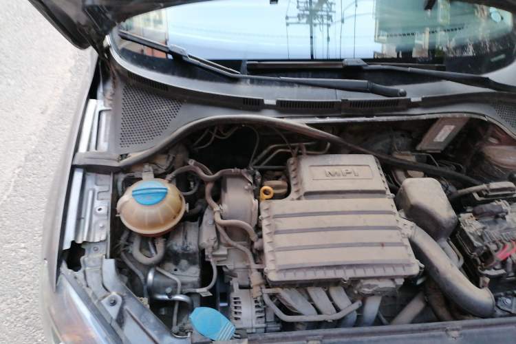 Used Volkswagen Jetta 2015 Value Edition 1.6L Automatic Comfort Version Engine Bay Right