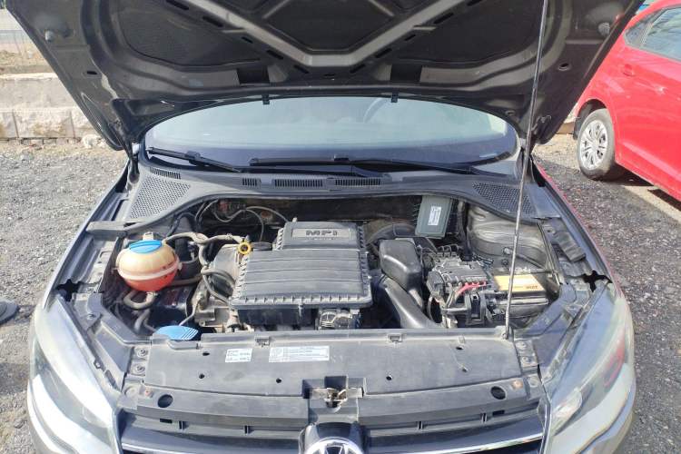 Used Volkswagen Jetta 2015 Zhuihui Edition 1.6L Manual Comfort Model Engine Bay