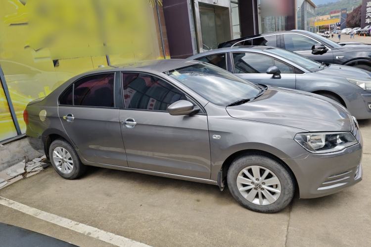 Used Volkswagen Jetta 2015 1.6L Manual Fashion Edition Exterior 2