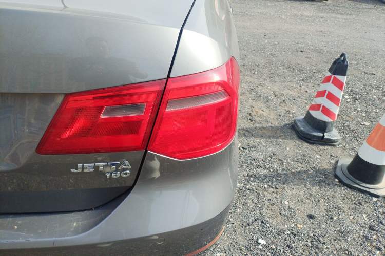 Used Volkswagen Jetta 2015 Zhuihui Edition 1.6L Manual Comfort Model Exterior 3