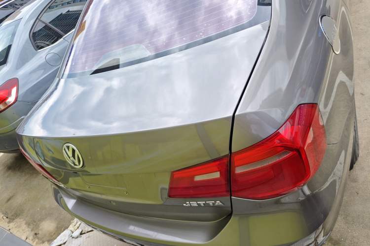 Used Volkswagen Jetta 2015 1.6L Manual Fashion Edition Exterior 4
