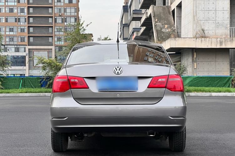 Used Volkswagen Jetta 2015 Value Edition 1.6L Manual Fashionable Style Exterior 4