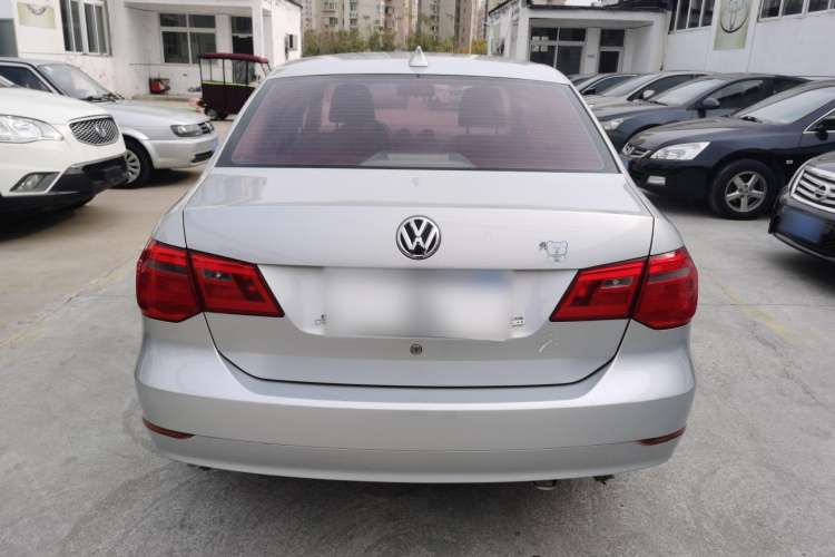 Used Volkswagen Jetta 2015 Value Edition 1.6L Manual Fashionable Style Exterior 4