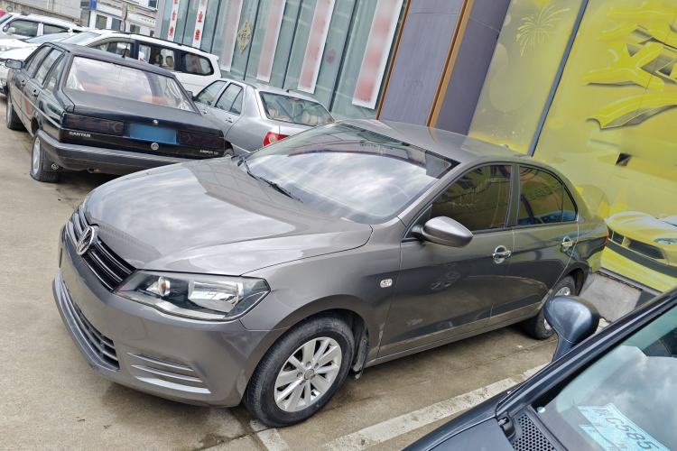 Used Volkswagen Jetta 2015 1.6L Manual Fashion Edition Exterior 5