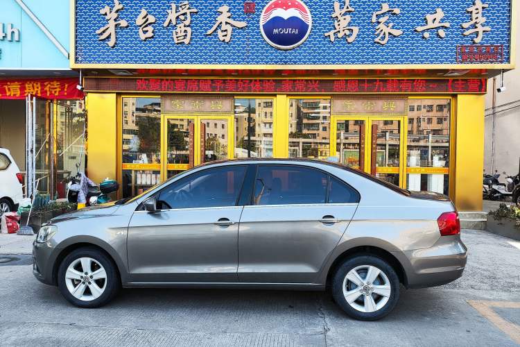 Used Volkswagen Jetta 2015 1.6L Automatic Luxury Model Exterior 5