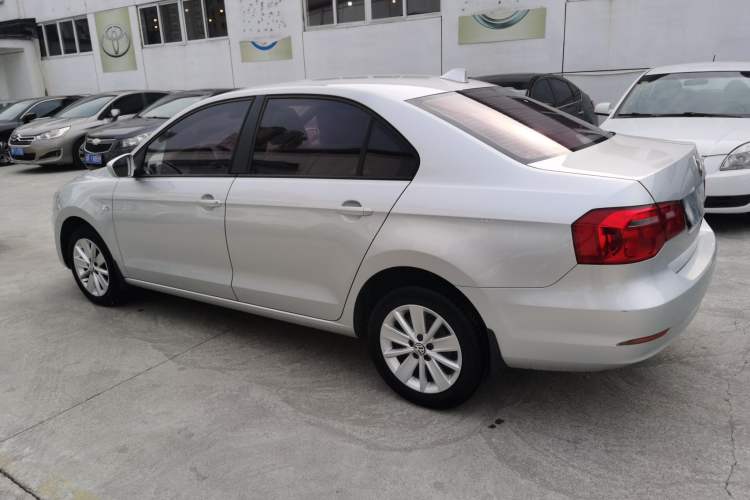 Used Volkswagen Jetta 2015 Value Edition 1.6L Manual Fashionable Style Exterior 5