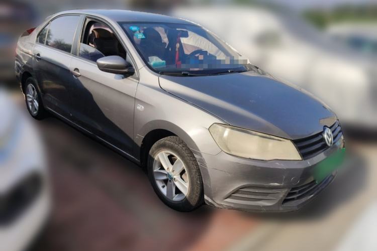 Used Volkswagen Jetta 2015 Value Edition 1.6L Manual Fashionable Style Front Right 45 Deg