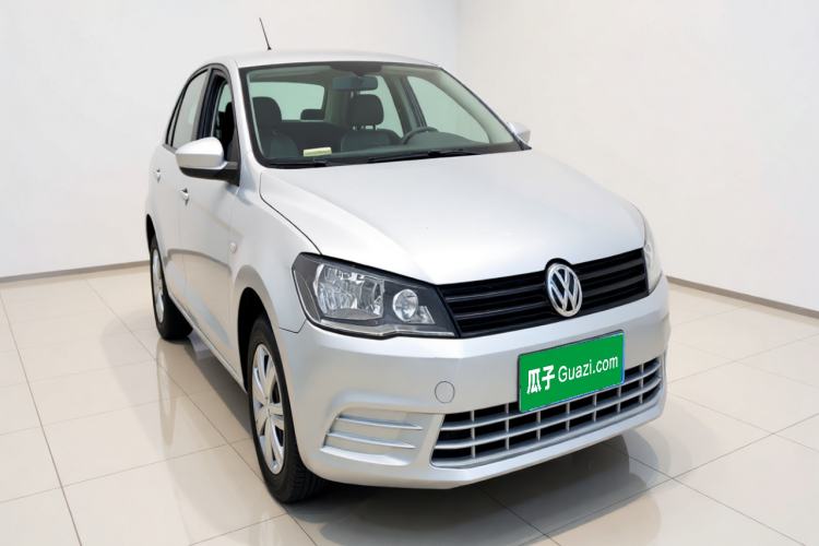 Used Volkswagen Jetta 2015 Value Edition 1.6L Manual Fashionable Style Front Right 45 Deg