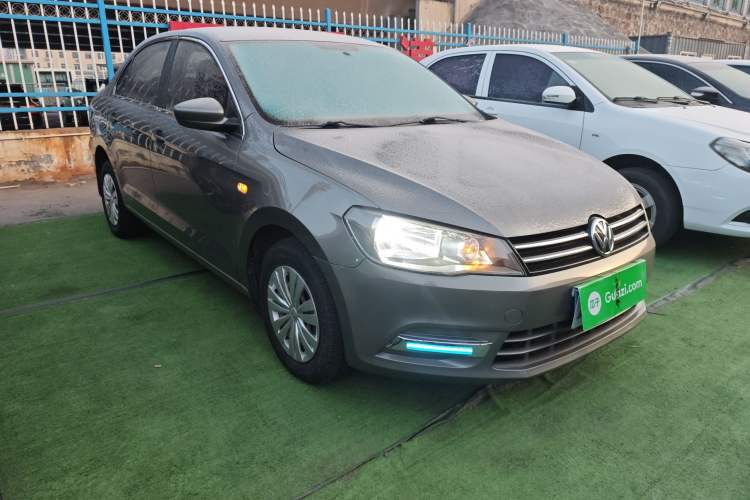 Used Volkswagen Jetta 2015 1.6L Automatic Fashion Model Front Right 45 Deg