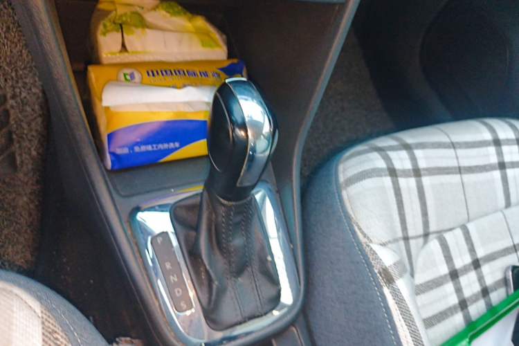 Used Volkswagen Jetta 2015 1.6L Automatic Comfort Model Gear Lever