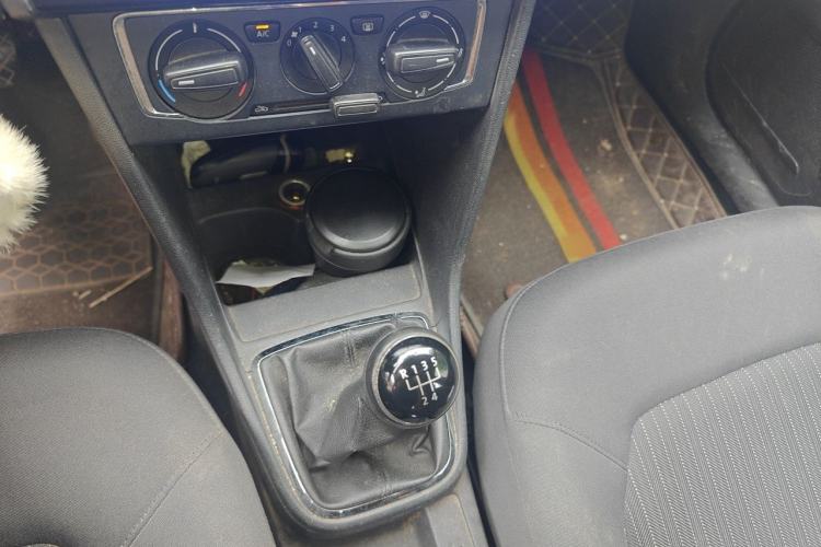 Used Volkswagen Jetta 2015 Zhuihui Edition 1.6L Manual Comfort Model Gear Lever