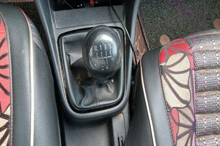 Used Volkswagen Jetta 2015 Value Edition 1.6L Manual Fashionable Style Gear Lever