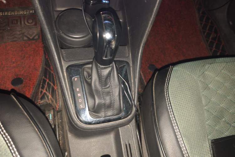 Used Volkswagen Jetta 2015 Value Edition 1.6L Automatic Fashion Version Gear Lever