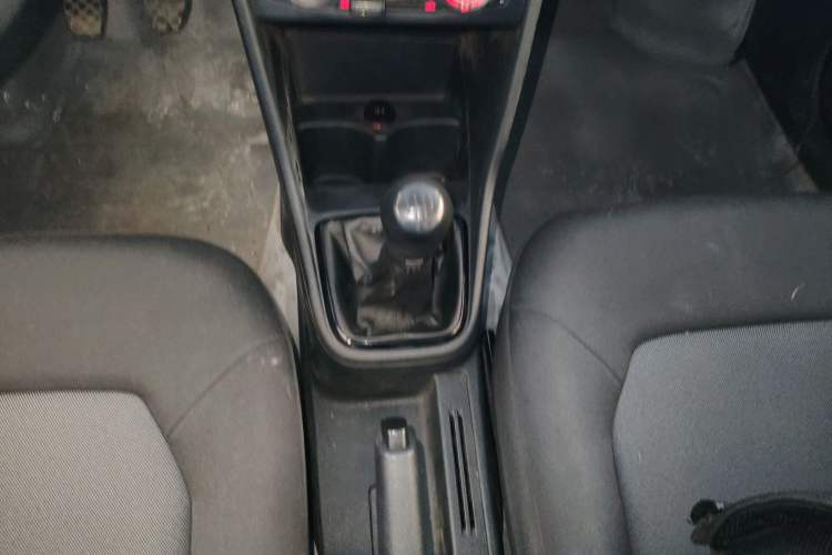 Used Volkswagen Jetta 2015 Zhuihui Edition 1.4L Manual Fashion Model Gear Lever