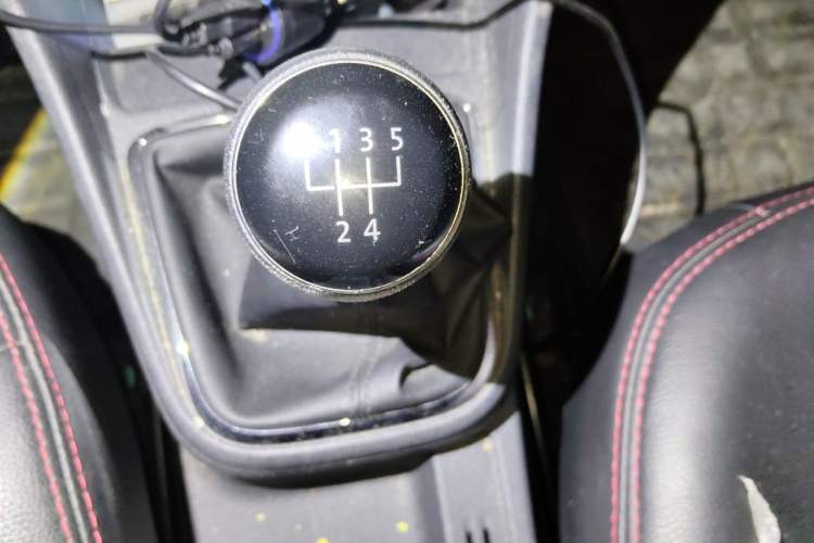 Used Volkswagen Jetta 2015 Zhuihui Edition 1.6L Manual Comfort Model Gear Lever