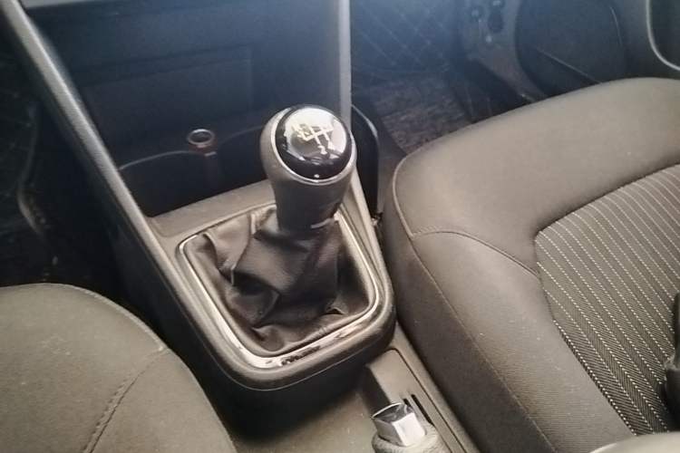 Used Volkswagen Jetta 2015 1.6L Manual Comfort Model Gear Lever