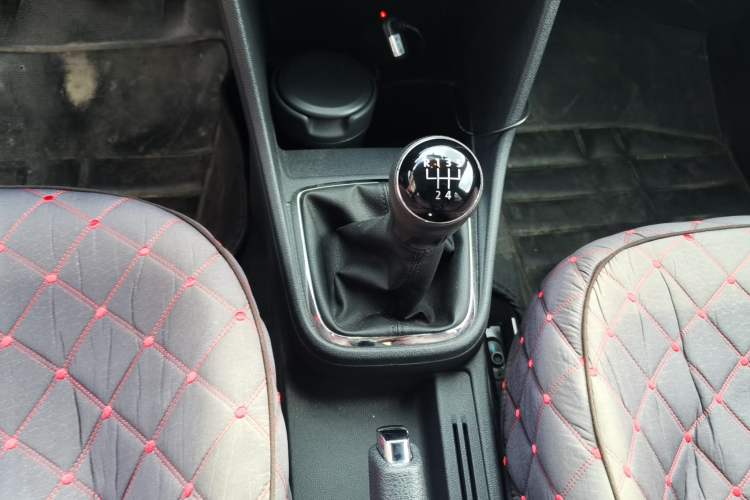 Used Volkswagen Jetta 2015 1.6L Manual Comfort Model Gear Lever
