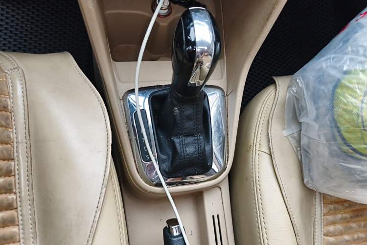 Used Volkswagen Jetta 2015 1.6L Automatic Comfort Model Gear Lever