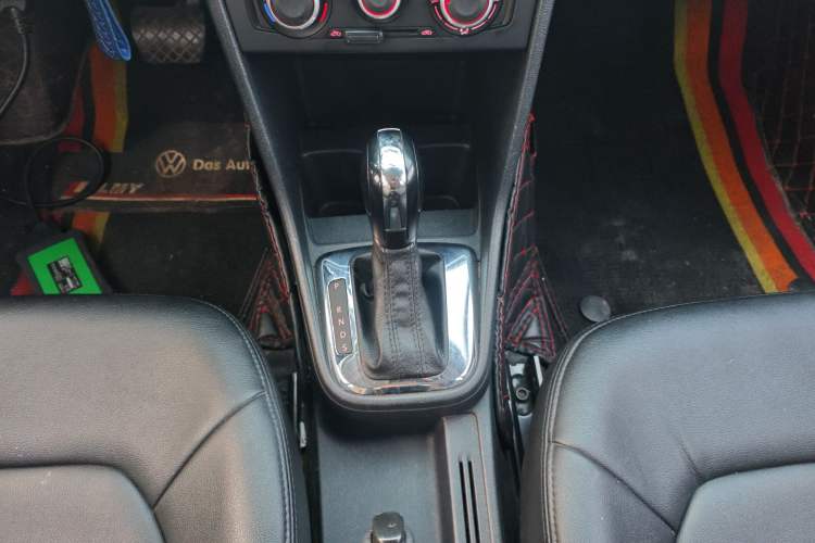 Used Volkswagen Jetta 2015 1.6L Automatic Fashion Model Gear Lever