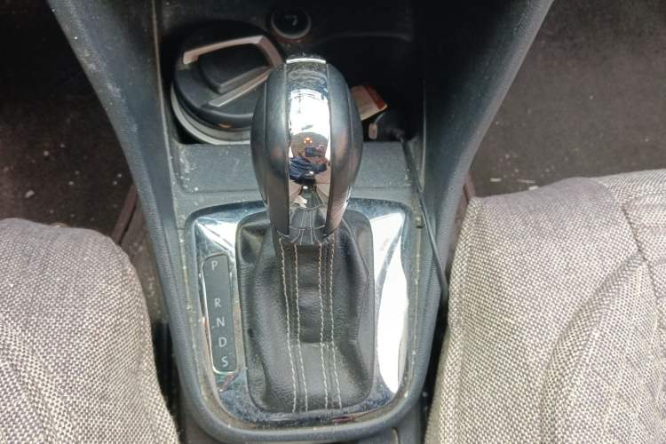 Used Volkswagen Jetta 2015 1.6L Automatic Luxury Model Gear Lever