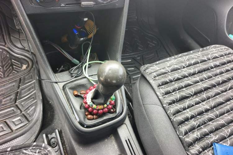 Used Volkswagen Jetta 2015 Zhuihui Edition 1.4L Manual Fashion Model Gear Lever