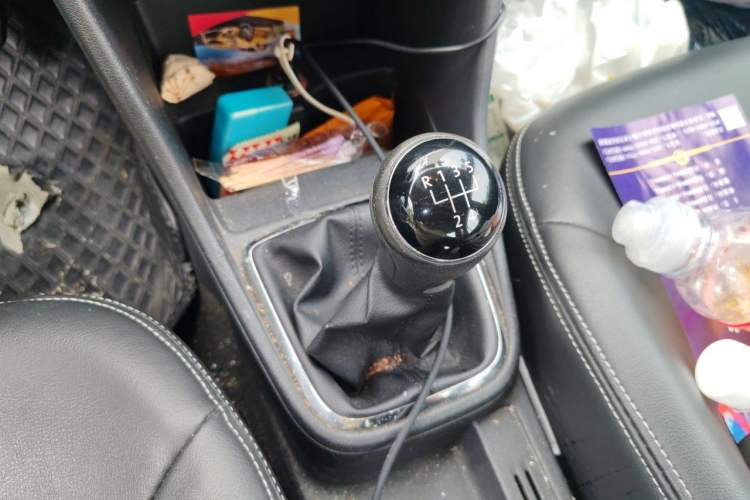 Used Volkswagen Jetta 2015 Zhuihui Edition 1.6L Manual Comfort Model Gear Lever